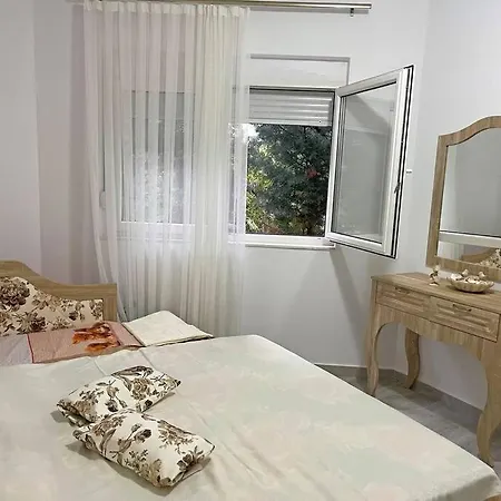 Blue Garden Villa, Gjiri I Lalezit *