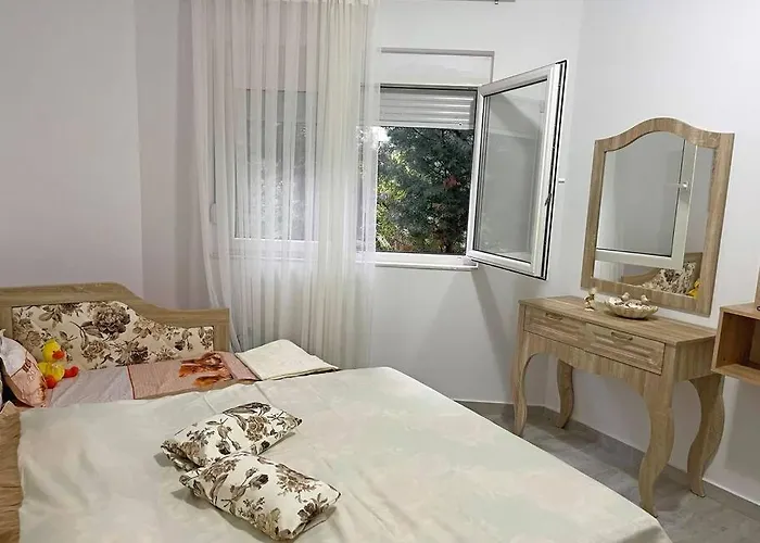 Blue Garden Villa, Gjiri I Lalezit *